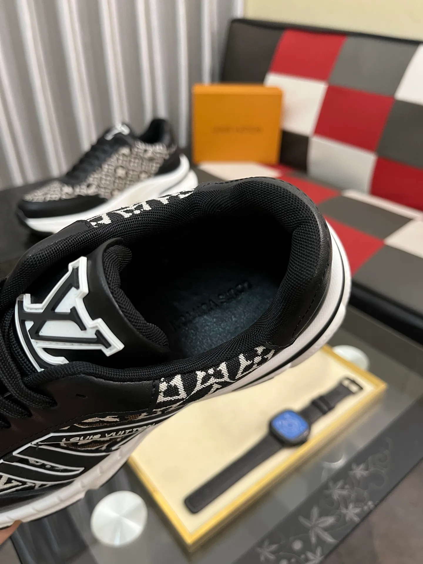 Men's shoes 💰458⌚️⌚️LV Louis Vuitton. The latest trendy casual shoes are popular in physical stores in sizes 38-44. New spring and summer comfortable imported custom original cowhide, unique jacquard fabric element design. With sheepskin lining, Lv original bottom, [sun][sun] high-end packaging and high quality💪Details determine the quality, you can enter and leave the counter at will, welcome to compare🇮🇹3️⃣colors available